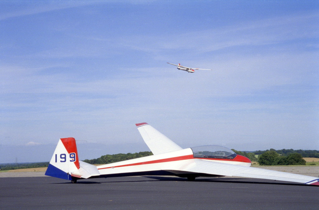 199 & 831 landing at Odiham (1994) processed